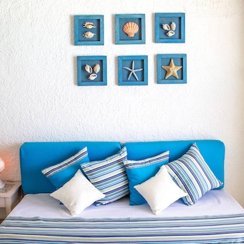 E-Comm: Airbnb Spring Break stays and experiences